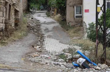 Başkan Öztürk, Derebağ Mahallesi’nde incelemelerde bulundu
