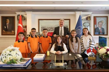 Başkan Palancıoğlu, koltuğunu küçük Toprak’a bıraktı 