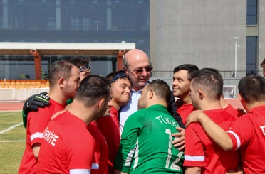 Başkan Pekyatırmacı Down Sendromlu Futsal Milli Takımı ile bir araya geldi