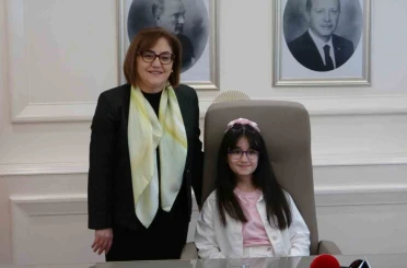 Başkan Şahin koltuğunu devretti 