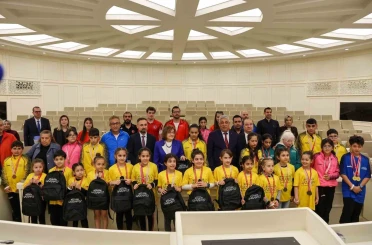 Başkan Şahin, şampiyon sporcularla bir araya geldi 