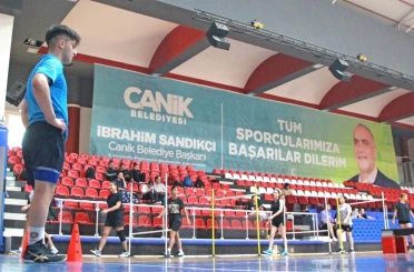 Başkan Sandıkçı: "Ücretsiz akademiye hazırlık kurslarımızda genç kardeşlerimizi uzman eğitmenlerle ağırlıyoruz" 