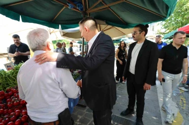 Başkan Şimşek, pazarcı esnafı ve vatandaşların sorunlarını dinledi 