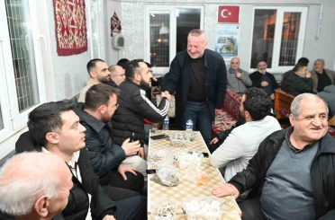 Başkan teravih sonrası vatandaşlarla buluştu 