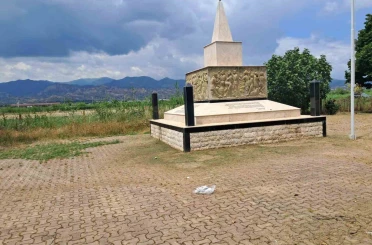 Başkan Yıldırımkaya, şehitliği kirletenlere tepki gösterdi 