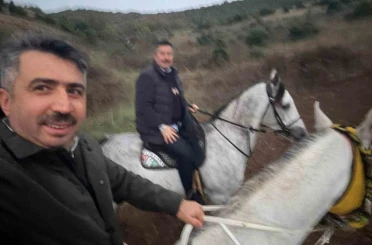 Başkanlar ata binerek stres attı 