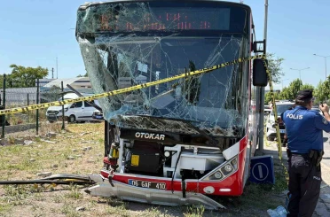 Başkentte EGO otobüsü kaza yaptı: 1 ölü, 9 yaralı 