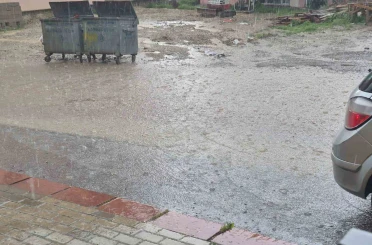 Başkentte sağanak etkili oldu, yollar göle döndü 