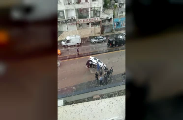 Başkentte sağanak hayatı felç etti: Yol çöktü, araç çukura düştü, iş yerlerini su bastı 