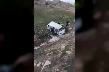Batman’da araç uçuruma yuvarlandı: 3 ağır yaralı 