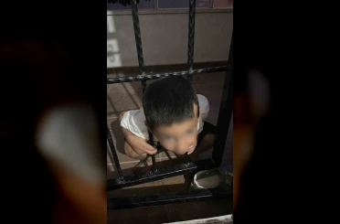 Batman’da balkona kafası sıkışan çocuk itfaiye tarafından kurtarıldı 