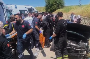 Batman’da istinat duvarına çarparak duran otomobildeki 5 kişi yaralandı 