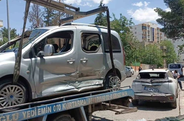 Batman’da otomobil ile hafif ticari araç çarpıştı: 1 yaralı 