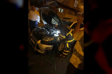 Batman’da park halindeki otomobil alev aldı 