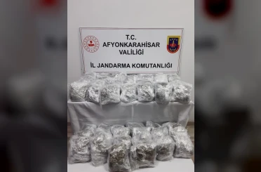 Bavulların içerisinden yaklaşık 17 kilogram uyuşturucu çıktı 