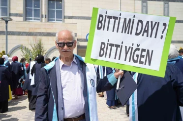 Bayburt’ta azmin hikâyesi: 71’inde başladığı üniversiteden 75 yaşında mezun oldu 
