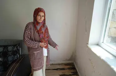 Bayburt’ta bir yıldır evlerden su çıkıyor: Duvarlar çatladı, aileler tedirgin
