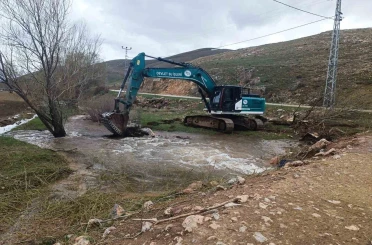 Bayburt’ta kar sularına karşı dere yataklarında önlem alındı 