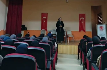 Bayburt’ta lise öğrencilerine yönelik ‘Peygamberimiz ve Aile Ahlakı’ konulu konferans düzenlendi 