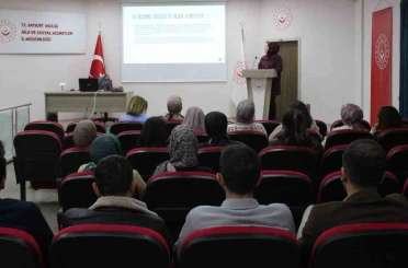 Bayburt’ta meslek elemanlarına ‘Özel Çocuklarla Çalışma’ eğitimi verildi 