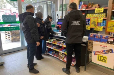 Bayburt’taki marketlerde sıfır atık ve poşet denetimi yapıldı 