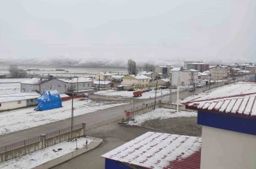 Bayburt’un köylerinde kar ve sis etkili oldu 