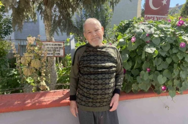 Bayram amcanın bahçeye yerleştirdiği özlü sözler dikkat çekiyor 