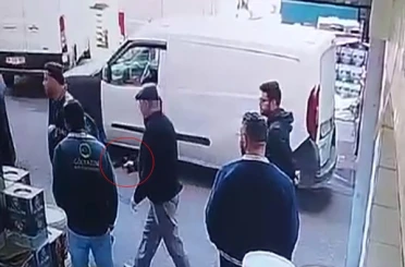 Bayrampaşa’da baba ve oğlu, eski çalışanın iş yerini bastı; iş görüşmesine gelen kişi vuruldu 