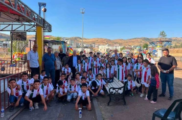 Belediye başkanından Kur-’an kursu öğrencilerine forma jesti 