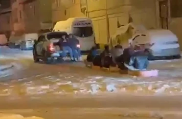 Belediye personelinden kar eğlencesi 