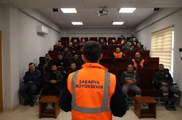 Belediye personellerine sokak hayvanları için güvenli müdahale eğitimi 