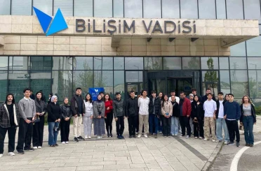 Belediyeden gençlere Bilişim Vadisi gezisi 