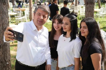Belediyeden üniversiteyi kazanan öğrencilere eğitim desteği 
