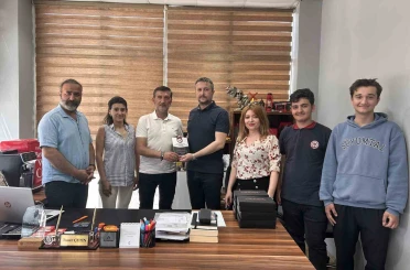 Bergama’da Türkçe isimli iş yerlerine teşekkür plaketi 