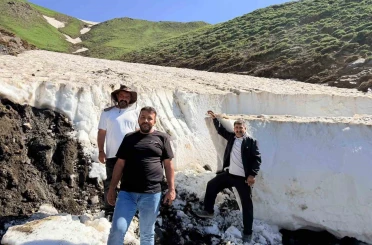 Berivanlar için karla mücadele: 3 bin 300 rakımlı mezra yolunda zorlu mesai 