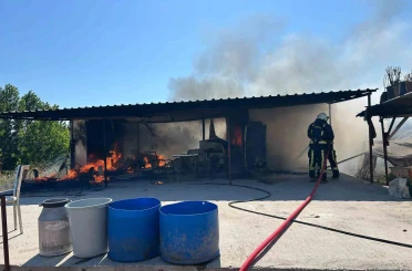 Besiciye ait konteyner, yangında kullanılamaz hale geldi 