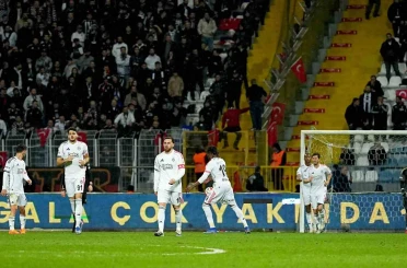 Beşiktaş taraftarı yönetimi istifaya davet etti 
