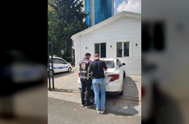 Beşiktaş’ta tek teker yolculuk yapan motosikletli kameraya yansıdı 