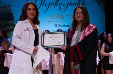 Beslenme ve Diyetetik Bölümü mezunları diyetisyenlik yemini etti 