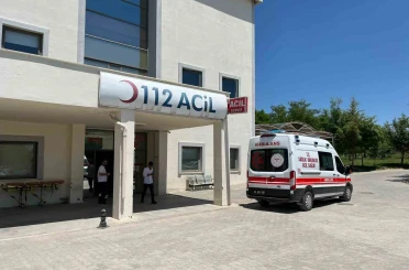 Besni’de otomobil şarampole yuvarlandı: 2 yaralı 