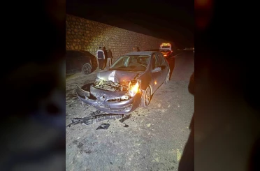 Beton mikseriyle çarpışan otomobilin sürücüsü yaralandı 