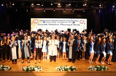 BEUN’da geleceğin eczacıları mezuniyet sevinci yaşadı 