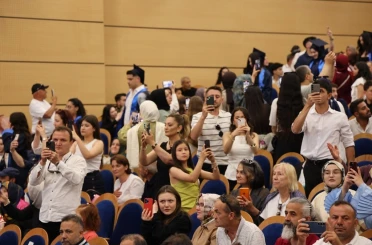 BEUN’da sağlık ordusunun yeni neferleri mezuniyet coşkusu yaşadı 