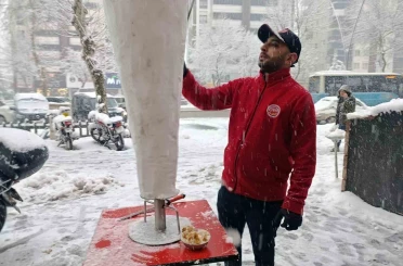 Beyaza bürünen Kahramanmaraş’ta ’karsambaç’ vazgeçilmez tatlı oldu 