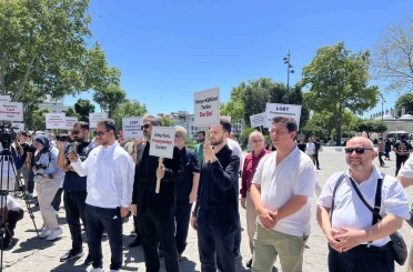 Beyazıt Meydanı’nda kruvaziyer gemisi protesto edildi 