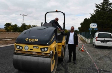 Beylikova Tarım Kredi Süt Fabrikası yolları sıcak asfaltla yenilendi 