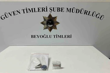 Beyoğlu’nda kargo paketlerini böyle çaldı 