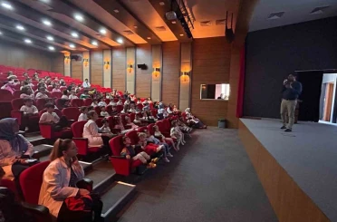 Beypazarı’nda ilköğretim öğrencilerine yönelik ağız ve diş sağlığı farkındalık eğitimi 