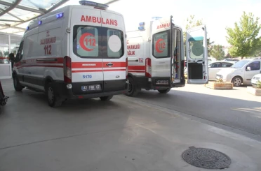 Beyşehir’de ticari taksi anne ve kızına çarptı: 2 yaralı