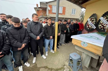 Bıçaklanarak öldürülen genç toprağa verildi 